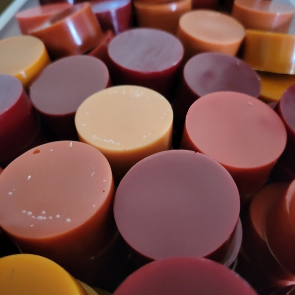 Reclaimed Candle Wax 1 Pound Reds and Oranges - Picture 4 of 4